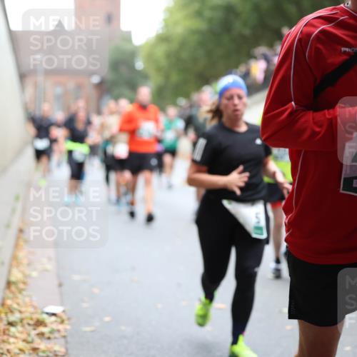 05.10.2025 - 20. swb-Marathon Bremen Michael Strokosch http://msf.ph/oto/9222027 05.10.2025 12:58:19 Laufen 4828, 07905 meine-sportfotos.de