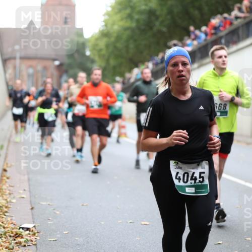 05.10.2025 - 20. swb-Marathon Bremen Michael Strokosch http://msf.ph/oto/9222029 05.10.2025 12:58:19 Laufen 06713, 4045, 668 meine-sportfotos.de