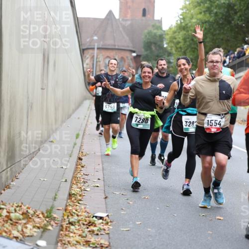05.10.2025 - 20. swb-Marathon Bremen Michael Strokosch http://msf.ph/oto/9222035 05.10.2025 12:58:22 Laufen 5740, 329, 1554, 5704, 7280 meine-sportfotos.de