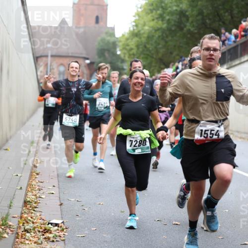 05.10.2025 - 20. swb-Marathon Bremen Michael Strokosch http://msf.ph/oto/9222039 05.10.2025 12:58:22 Laufen 5740, 7480, 7280, 1554 meine-sportfotos.de