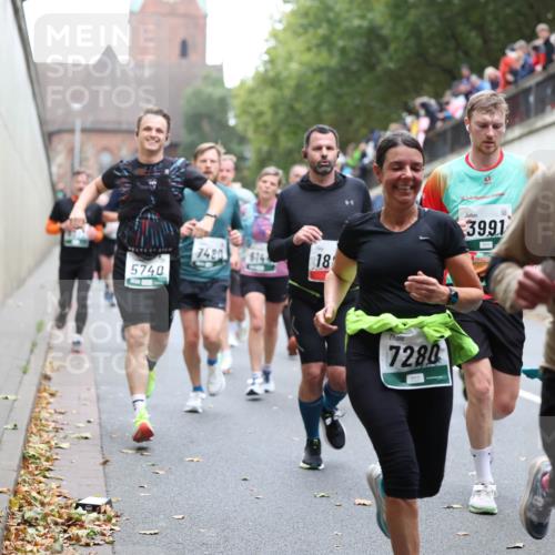 05.10.2025 - 20. swb-Marathon Bremen Michael Strokosch http://msf.ph/oto/9222042 05.10.2025 12:58:23 Laufen 7480, 614, 18, 5740, 3991, 7280, 1554 meine-sportfotos.de
