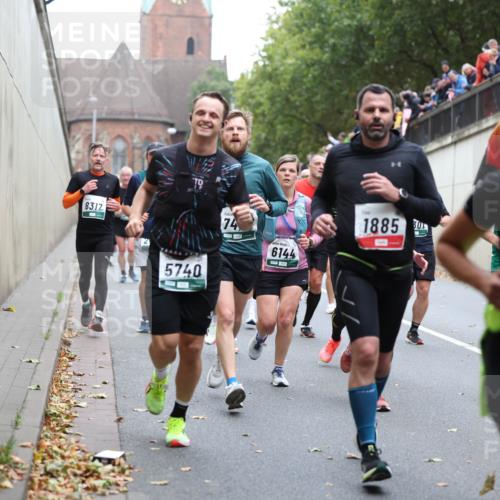 05.10.2025 - 20. swb-Marathon Bremen Michael Strokosch http://msf.ph/oto/9222045 05.10.2025 12:58:23 Laufen 83, 17, 5740, 74, 6144, 1885, 3, 728 meine-sportfotos.de