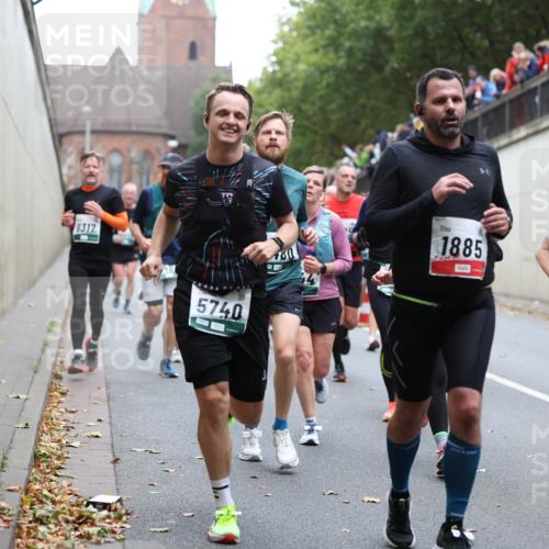 05.10.2025 - 20. swb-Marathon Bremen Michael Strokosch http://msf.ph/oto/9222046 05.10.2025 12:58:24 Laufen 8317, 5740, 1885, 52 meine-sportfotos.de