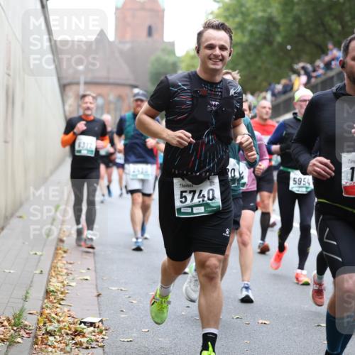 05.10.2025 - 20. swb-Marathon Bremen Michael Strokosch http://msf.ph/oto/9222047 05.10.2025 12:58:24 Laufen 317, 75, 5740, 5954, 1885 meine-sportfotos.de