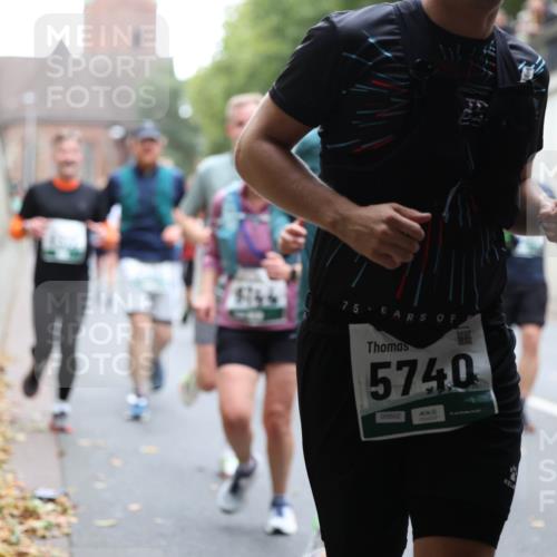 05.10.2025 - 20. swb-Marathon Bremen Michael Strokosch http://msf.ph/oto/9222048 05.10.2025 12:58:25 Laufen 8764, 75, 5740, 05602 meine-sportfotos.de