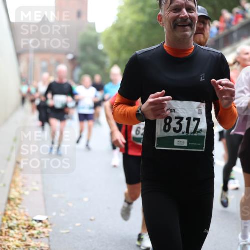 05.10.2025 - 20. swb-Marathon Bremen Michael Strokosch http://msf.ph/oto/9222054 05.10.2025 12:58:27 Laufen 8317, 6841, 9 meine-sportfotos.de