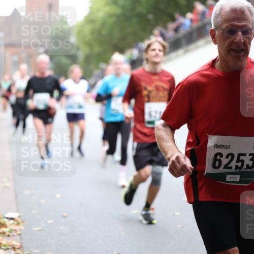 05.10.2025 - 20. swb-Marathon Bremen Michael Strokosch http://msf.ph/oto/9222056 05.10.2025 12:58:28 Laufen 6253 meine-sportfotos.de