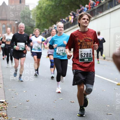 05.10.2025 - 20. swb-Marathon Bremen Michael Strokosch http://msf.ph/oto/9222058 05.10.2025 12:58:28 Laufen 6035, 2465, 3083, 5280 meine-sportfotos.de
