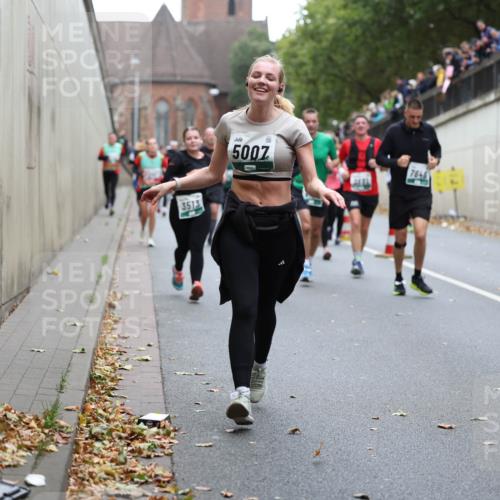 05.10.2025 - 20. swb-Marathon Bremen Michael Strokosch http://msf.ph/oto/9222068 05.10.2025 12:58:31 Laufen 3513, 5007, 7646 meine-sportfotos.de