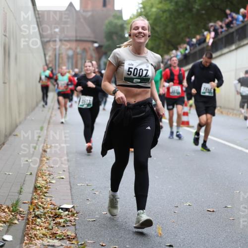 05.10.2025 - 20. swb-Marathon Bremen Michael Strokosch http://msf.ph/oto/9222070 05.10.2025 12:58:32 Laufen 3513, 5007 meine-sportfotos.de