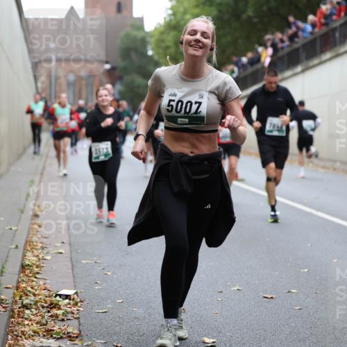 05.10.2025 - 20. swb-Marathon Bremen Michael Strokosch http://msf.ph/oto/9222071 05.10.2025 12:58:32 Laufen 5007, 121 meine-sportfotos.de