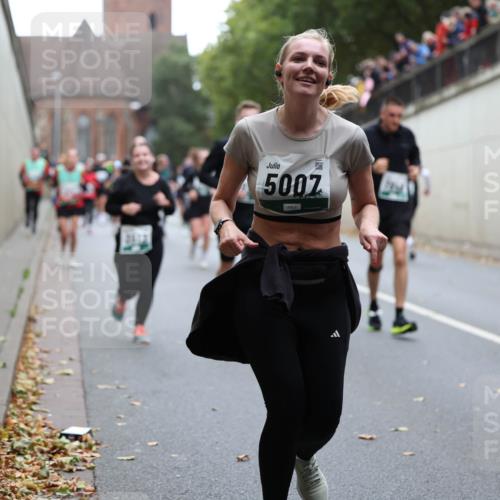 05.10.2025 - 20. swb-Marathon Bremen Michael Strokosch http://msf.ph/oto/9222072 05.10.2025 12:58:32 Laufen 5007 meine-sportfotos.de