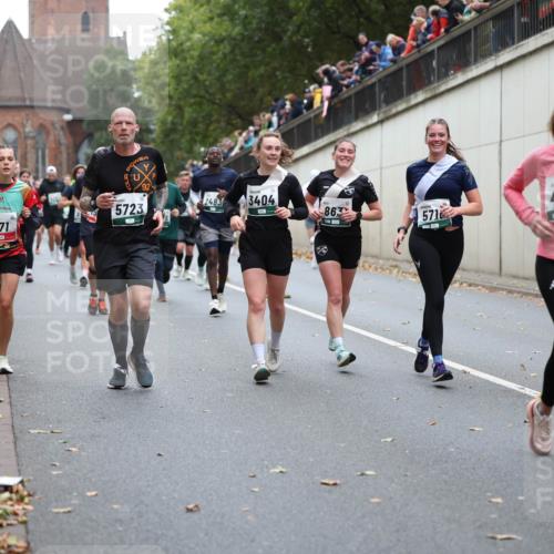05.10.2025 - 20. swb-Marathon Bremen Michael Strokosch http://msf.ph/oto/9222086 05.10.2025 12:58:36 Laufen 2483, 3404, 5723, 863, 571, 371, 4582 meine-sportfotos.de