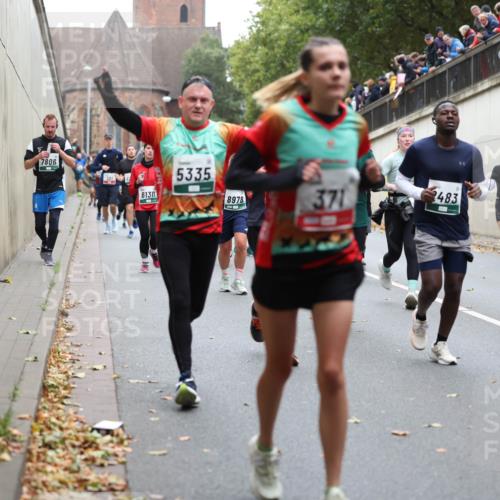 05.10.2025 - 20. swb-Marathon Bremen Michael Strokosch http://msf.ph/oto/9222093 05.10.2025 12:58:38 Laufen 7806, 6130, 5335, 8978, 371, 483 meine-sportfotos.de