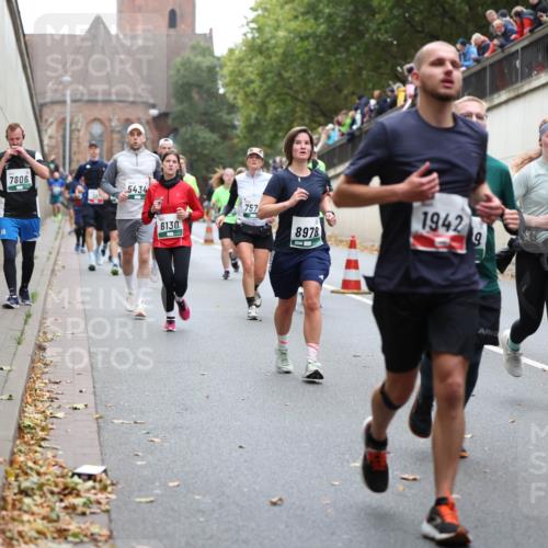 05.10.2025 - 20. swb-Marathon Bremen Michael Strokosch http://msf.ph/oto/9222097 05.10.2025 12:58:40 Laufen 13, 7806, 5434, 6130, 757, 8978, 1942, 9, 9148 meine-sportfotos.de
