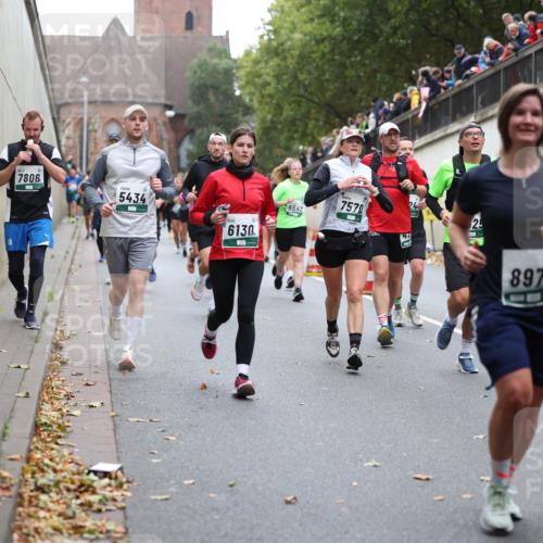 05.10.2025 - 20. swb-Marathon Bremen Michael Strokosch http://msf.ph/oto/9222102 05.10.2025 12:58:41 Laufen 7806, 5434, 6130, 5642, 7570, 1, 8978, 8159 meine-sportfotos.de