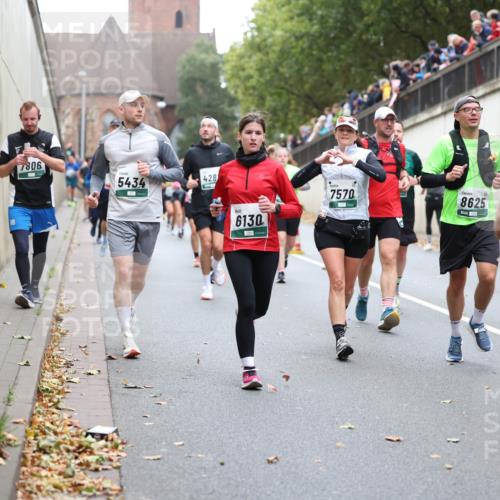05.10.2025 - 20. swb-Marathon Bremen Michael Strokosch http://msf.ph/oto/9222103 05.10.2025 12:58:42 Laufen 7806, 5434, 428, 6130, 7570, 8625, 8978 meine-sportfotos.de