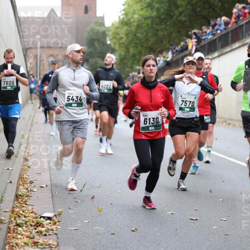 05.10.2025 - 20. swb-Marathon Bremen Michael Strokosch http://msf.ph/oto/9222104 05.10.2025 12:58:42 Laufen 7806, 5434, 4282, 6130, 7570, 8625 meine-sportfotos.de