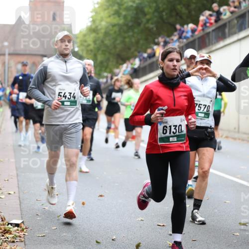 05.10.2025 - 20. swb-Marathon Bremen Michael Strokosch http://msf.ph/oto/9222106 05.10.2025 12:58:43 Laufen 7806, 5434, 6130, 7570, 8625 meine-sportfotos.de