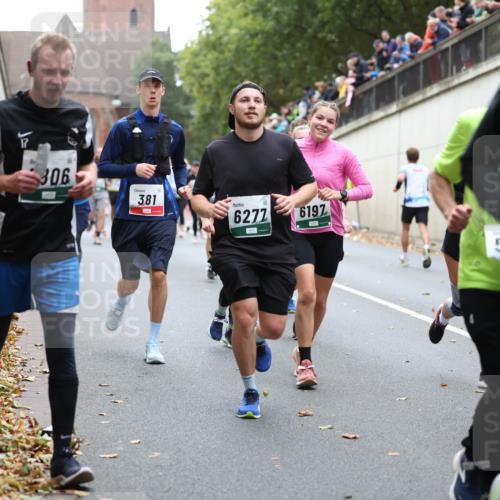 05.10.2025 - 20. swb-Marathon Bremen Michael Strokosch http://msf.ph/oto/9222113 05.10.2025 12:58:46 Laufen 18, 306, 3, 81, 6277, 6197, 58, 428 meine-sportfotos.de