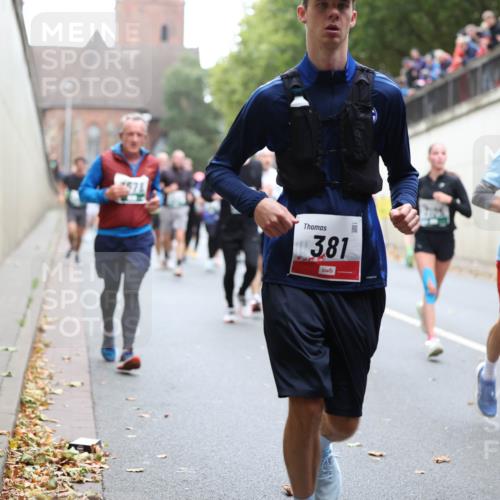 05.10.2025 - 20. swb-Marathon Bremen Michael Strokosch http://msf.ph/oto/9222117 05.10.2025 12:58:48 Laufen 381, 13 meine-sportfotos.de