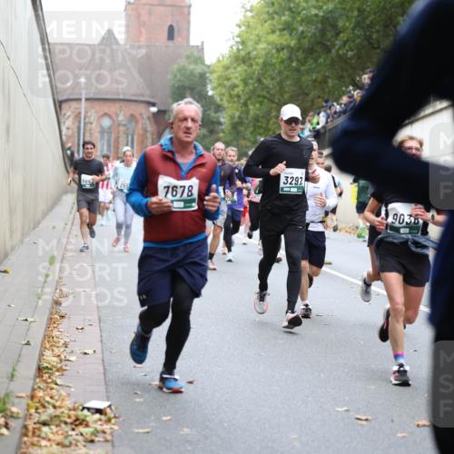 05.10.2025 - 20. swb-Marathon Bremen Michael Strokosch http://msf.ph/oto/9222118 05.10.2025 12:58:49 Laufen 6642, 7678, 3297, 903, 38 meine-sportfotos.de