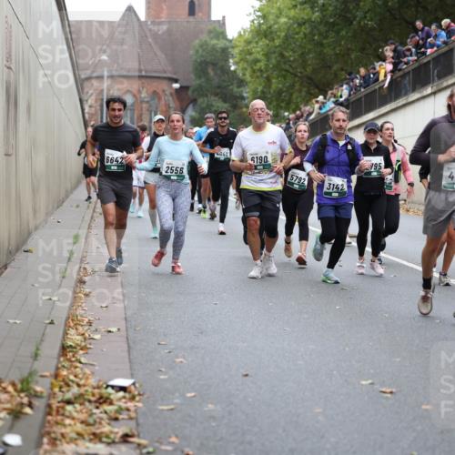 05.10.2025 - 20. swb-Marathon Bremen Michael Strokosch http://msf.ph/oto/9222122 05.10.2025 12:58:52 Laufen 4040, 6642, 6190, 195, 2556, 5792, 4211, 3142 meine-sportfotos.de