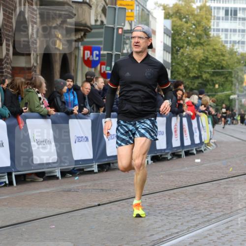 05.10.2025 - 20. swb-Marathon Bremen Strokosch-Dieckow http://msf.ph/oto/9222128 05.10.2025 10:41:19 Ziel 9262, 10910, 11069, 11086 meine-sportfotos.de