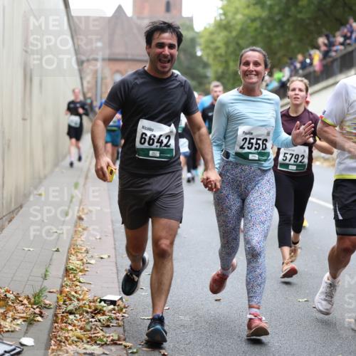 05.10.2025 - 20. swb-Marathon Bremen Michael Strokosch http://msf.ph/oto/9222130 05.10.2025 12:58:54 Laufen 6642, 2556, 5792, 6190, 2795 meine-sportfotos.de