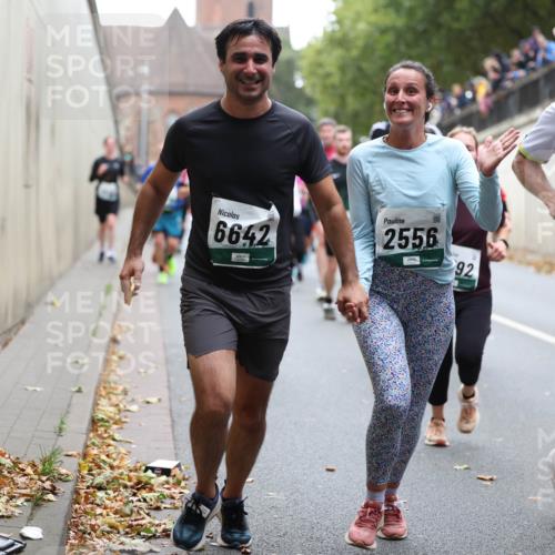 05.10.2025 - 20. swb-Marathon Bremen Michael Strokosch http://msf.ph/oto/9222131 05.10.2025 12:58:54 Laufen 6642, 2556, 92, 6190, 27 meine-sportfotos.de