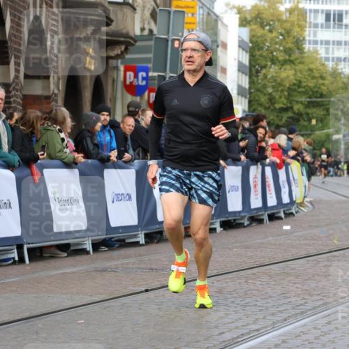 05.10.2025 - 20. swb-Marathon Bremen Strokosch-Dieckow http://msf.ph/oto/9222132 05.10.2025 10:41:19 Ziel 9262, 10910, 11069, 11086 meine-sportfotos.de