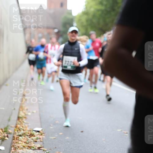 05.10.2025 - 20. swb-Marathon Bremen Michael Strokosch http://msf.ph/oto/9222135 05.10.2025 12:58:55 Laufen 7309 meine-sportfotos.de