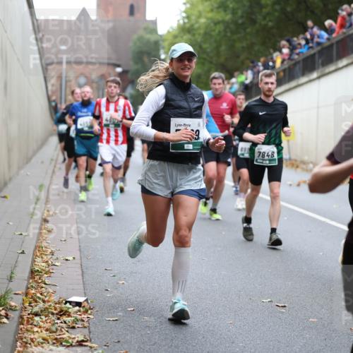 05.10.2025 - 20. swb-Marathon Bremen Michael Strokosch http://msf.ph/oto/9222137 05.10.2025 12:58:56 Laufen 4672, 7848, 5792, 11 meine-sportfotos.de