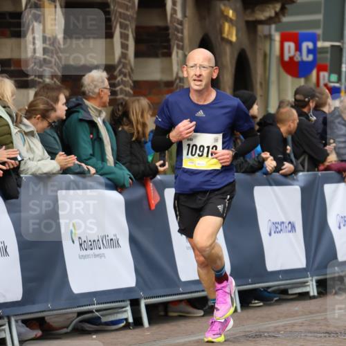 05.10.2025 - 20. swb-Marathon Bremen Strokosch-Dieckow http://msf.ph/oto/9222140 05.10.2025 10:41:26 Ziel 10744, 10910 meine-sportfotos.de