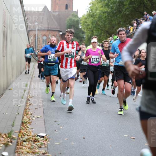 05.10.2025 - 20. swb-Marathon Bremen Michael Strokosch http://msf.ph/oto/9222141 05.10.2025 12:58:57 Laufen 4555, 07, 6357, 8532, 7309 meine-sportfotos.de
