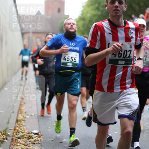 05.10.2025 - 20. swb-Marathon Bremen Michael Strokosch http://msf.ph/oto/9222151 05.10.2025 12:58:59 Laufen 4555, 607, 6722 meine-sportfotos.de