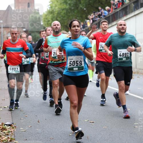 05.10.2025 - 20. swb-Marathon Bremen Michael Strokosch http://msf.ph/oto/9222159 05.10.2025 12:59:02 Laufen 5803, 5251, 29, 5059, 74, 4897 meine-sportfotos.de