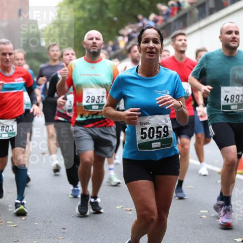 05.10.2025 - 20. swb-Marathon Bremen Michael Strokosch http://msf.ph/oto/9222161 05.10.2025 12:59:03 Laufen 5803, 2937, 4897, 5059 meine-sportfotos.de