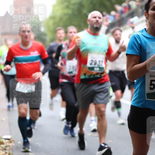 05.10.2025 - 20. swb-Marathon Bremen Michael Strokosch http://msf.ph/oto/9222162 05.10.2025 12:59:03 Laufen 2931, 5059 meine-sportfotos.de