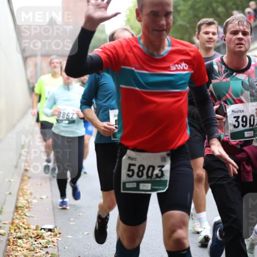 05.10.2025 - 20. swb-Marathon Bremen Michael Strokosch http://msf.ph/oto/9222166 05.10.2025 12:59:04 Laufen 8862, 5803, 390 meine-sportfotos.de