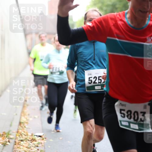 05.10.2025 - 20. swb-Marathon Bremen Michael Strokosch http://msf.ph/oto/9222167 05.10.2025 12:59:04 Laufen 09838, 525, 5803 meine-sportfotos.de