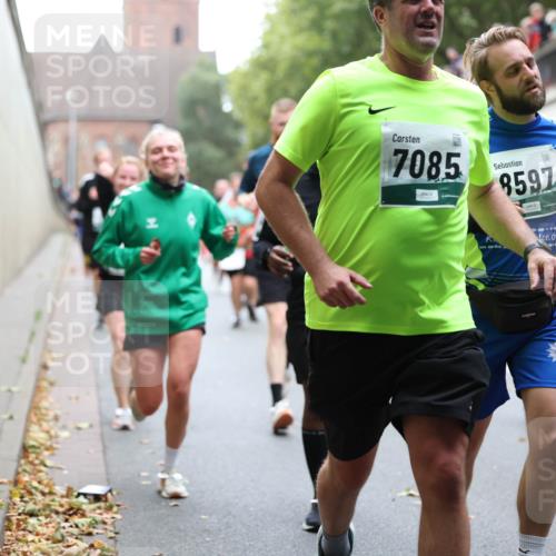05.10.2025 - 20. swb-Marathon Bremen Michael Strokosch http://msf.ph/oto/9222175 05.10.2025 12:59:07 Laufen 7085, 8597, 32, 71 meine-sportfotos.de