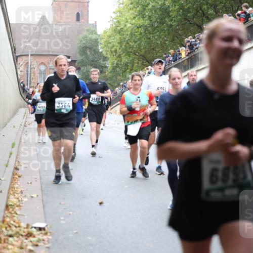 05.10.2025 - 20. swb-Marathon Bremen Michael Strokosch http://msf.ph/oto/9222180 05.10.2025 12:59:09 Laufen 4866, 3564, 3468, 5351, 6851 meine-sportfotos.de