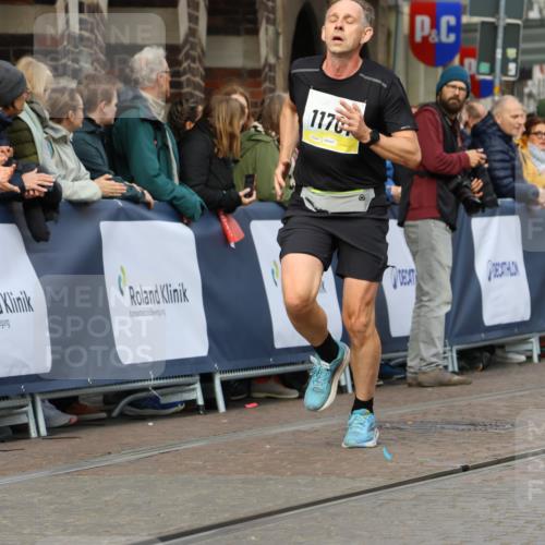 05.10.2025 - 20. swb-Marathon Bremen Strokosch-Dieckow http://msf.ph/oto/9222187 05.10.2025 10:41:42 Ziel 9253, 11701 meine-sportfotos.de
