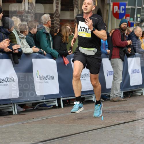 05.10.2025 - 20. swb-Marathon Bremen Strokosch-Dieckow http://msf.ph/oto/9222190 05.10.2025 10:41:42 Ziel 9253, 11701 meine-sportfotos.de