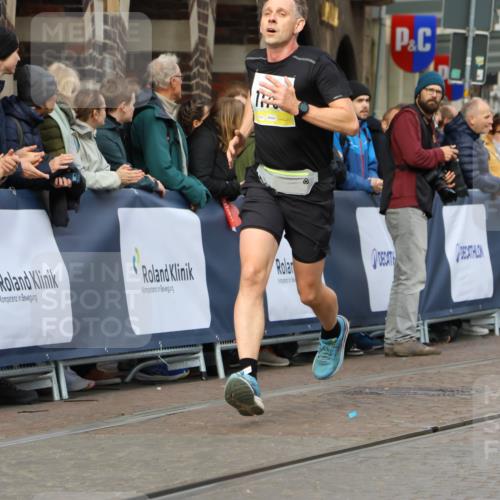 05.10.2025 - 20. swb-Marathon Bremen Strokosch-Dieckow http://msf.ph/oto/9222193 05.10.2025 10:41:43 Ziel 9253, 11701 meine-sportfotos.de