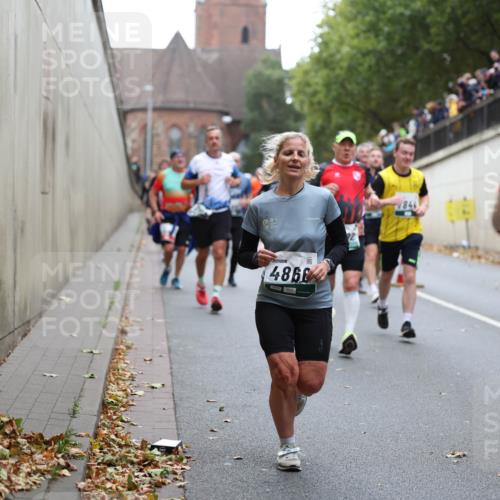 05.10.2025 - 20. swb-Marathon Bremen Michael Strokosch http://msf.ph/oto/9222194 05.10.2025 12:59:14 Laufen 4866, 1844 meine-sportfotos.de