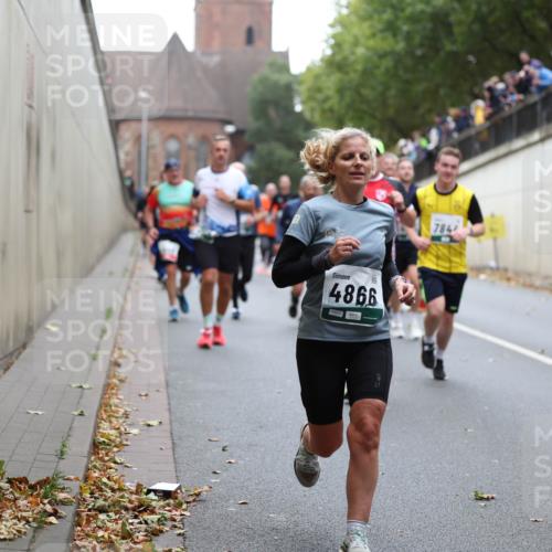 05.10.2025 - 20. swb-Marathon Bremen Michael Strokosch http://msf.ph/oto/9222195 05.10.2025 12:59:14 Laufen 4866, 784 meine-sportfotos.de