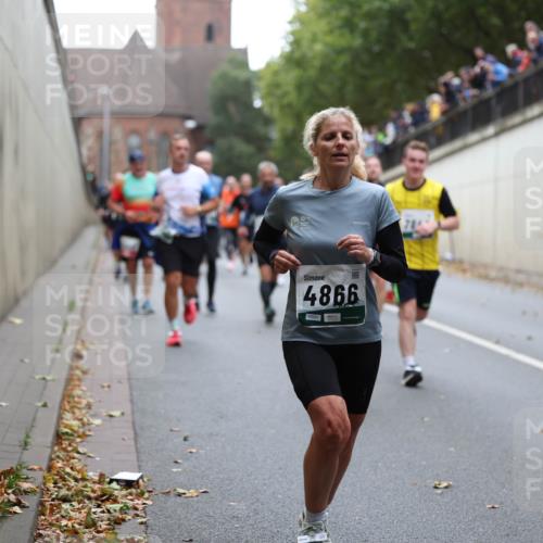 05.10.2025 - 20. swb-Marathon Bremen Michael Strokosch http://msf.ph/oto/9222197 05.10.2025 12:59:14 Laufen 4866 meine-sportfotos.de