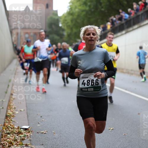 05.10.2025 - 20. swb-Marathon Bremen Michael Strokosch http://msf.ph/oto/9222198 05.10.2025 12:59:14 Laufen 4866 meine-sportfotos.de